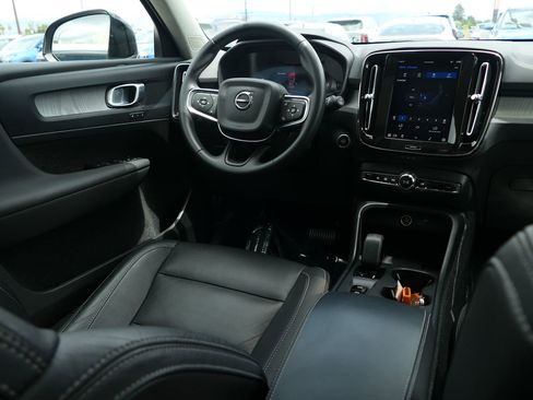 Used 2025 Volvo XC40 B5 Core AWD/4WD image 25