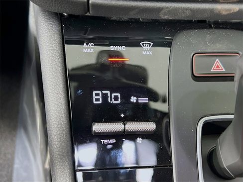 New 2026 Porsche Macan Base image 18