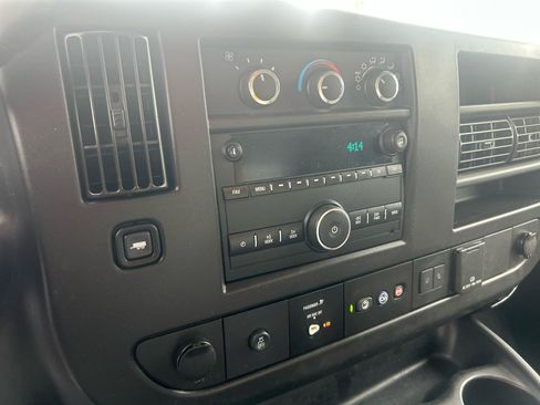 Used 2021 Chevrolet Express 3500 RWD image 17