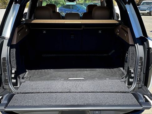 New 2025 Land Rover Range Rover SE image 10