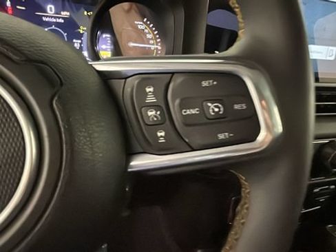 Used 2024 Jeep Wrangler Unlimited Sahara AWD/4WD image 16