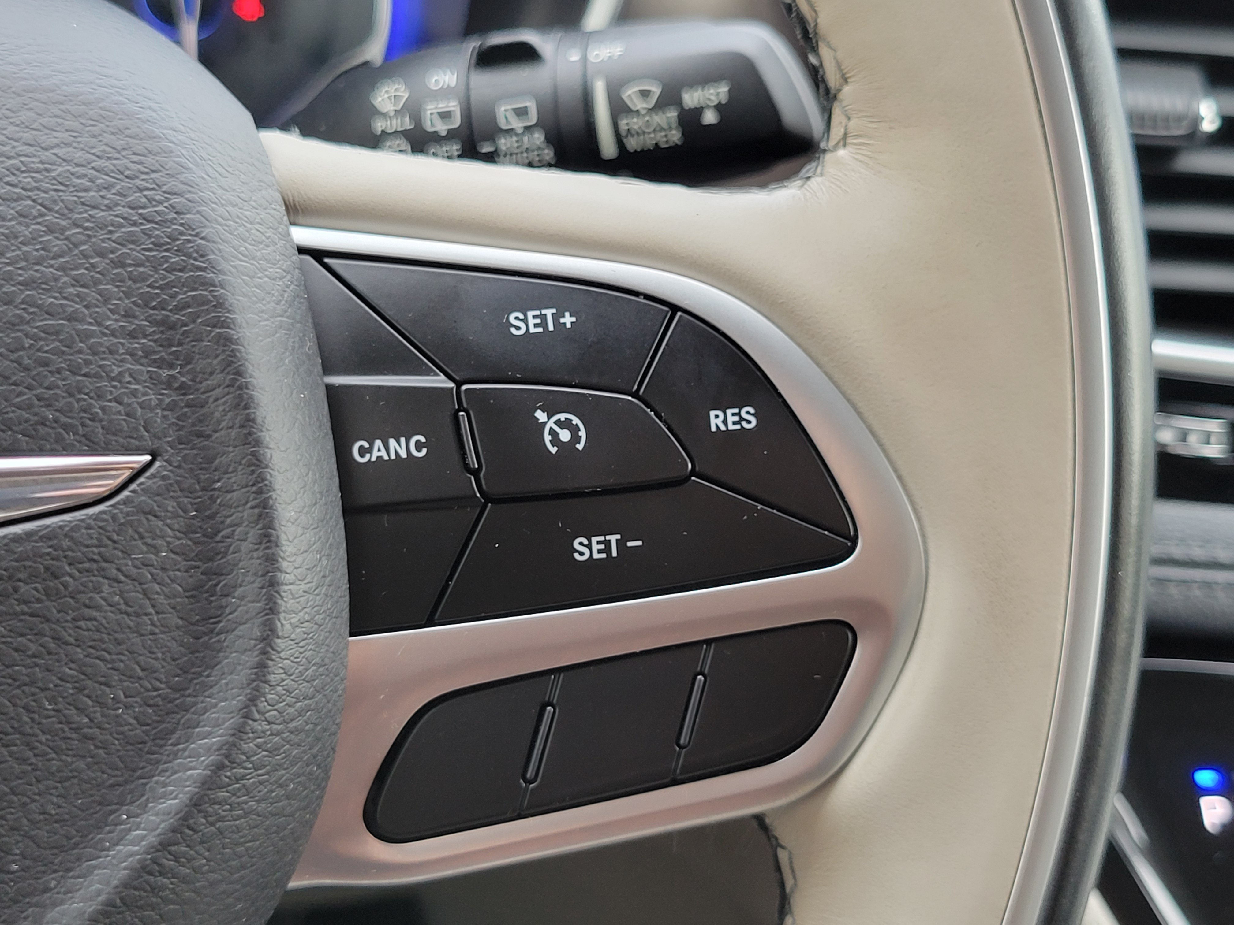 Used 2018 Chrysler Pacifica Limited FWD image 13