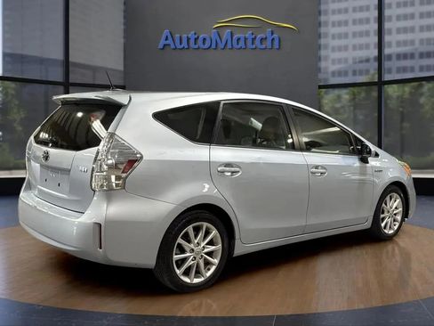 Used 2014 Toyota Prius V Five image 10