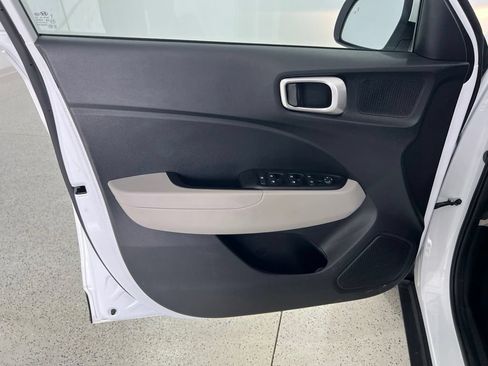 Used 2025 Hyundai Venue SEL FWD image 20