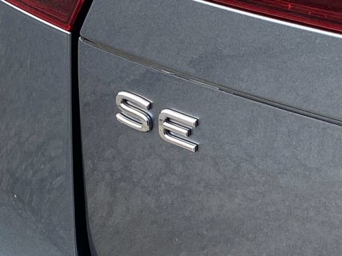Used 2023 Volkswagen Tiguan SE AWD/4WD image 17