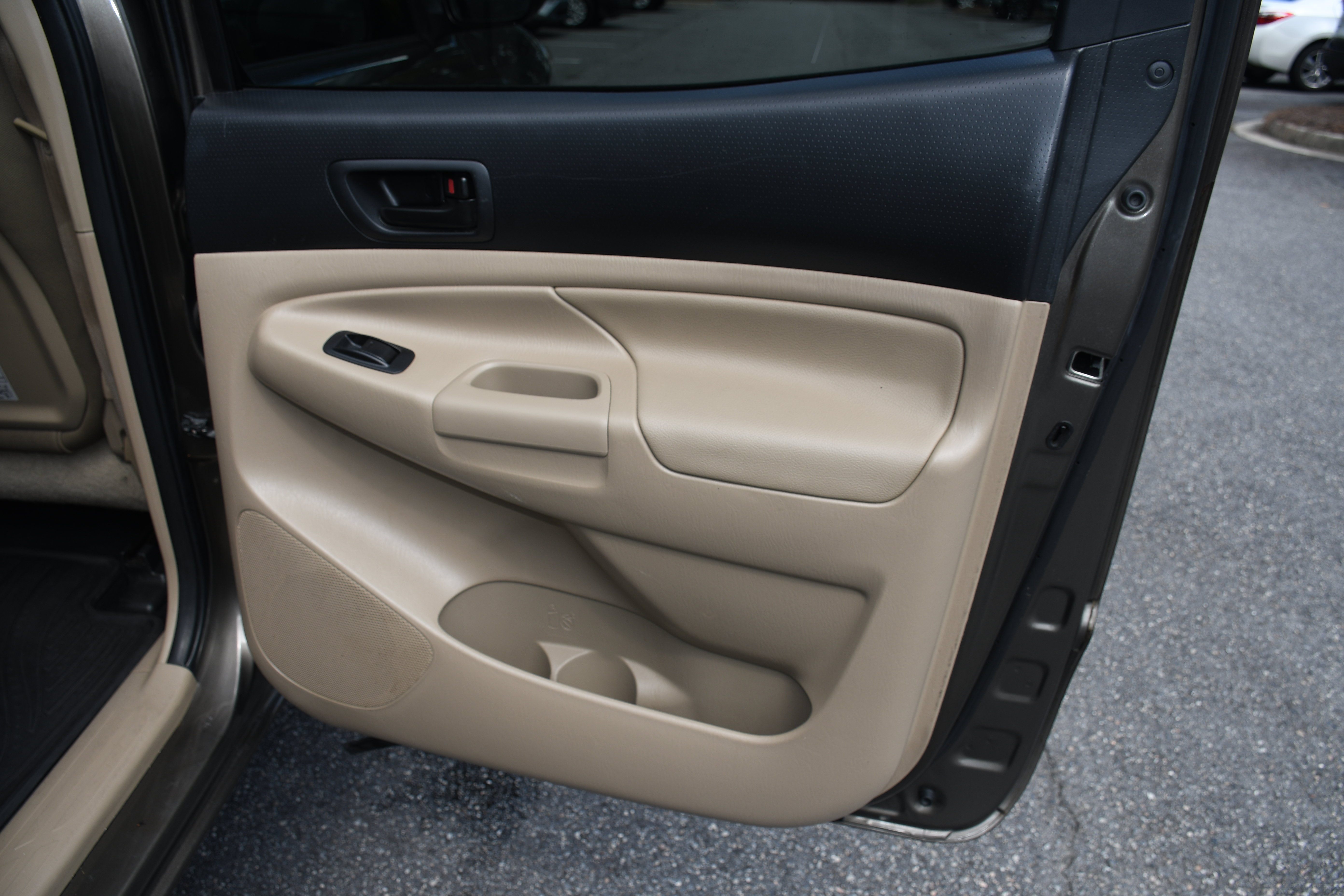Used 2014 Toyota Tacoma PreRunner w/ SR5 Package RWD image 18