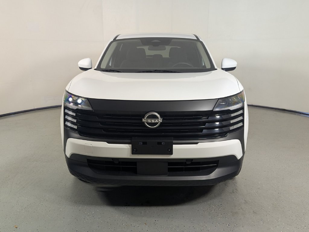 Used 2025 Nissan Kicks SV FWD image 2