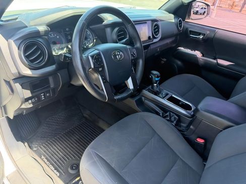Used 2018 Toyota Tacoma TRD Off-Road AWD/4WD image 13