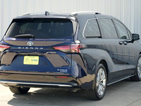 Used 2024 Toyota Sienna Platinum image 55