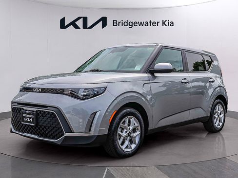 Certified 2025 Kia Soul LX w/ LX Technology Package FWD image 3