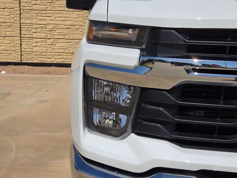 Used 2025 Chevrolet Silverado 2500 LT AWD/4WD image 11