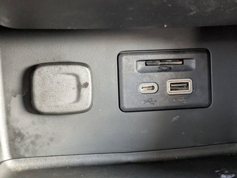 Used 2023 GMC Acadia SLT image 23