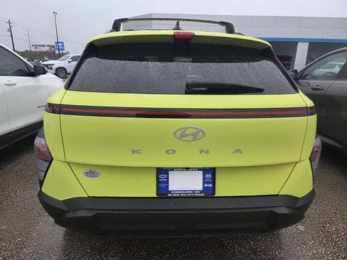 Used 2024 Hyundai Kona SEL w/ Convenience Package FWD image 4