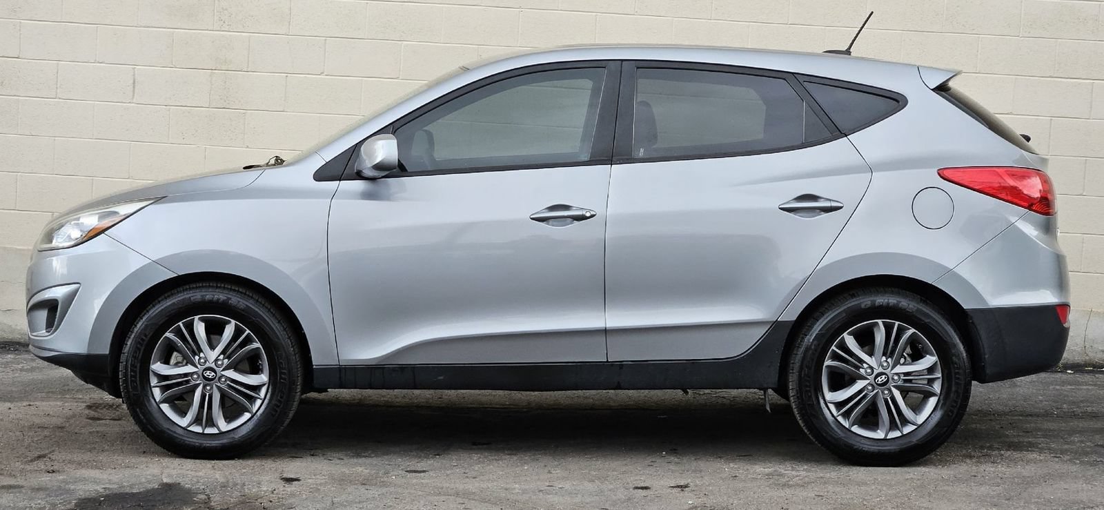 Used 2015 Hyundai Tucson GLS w/ Option Group 02 FWD image 2