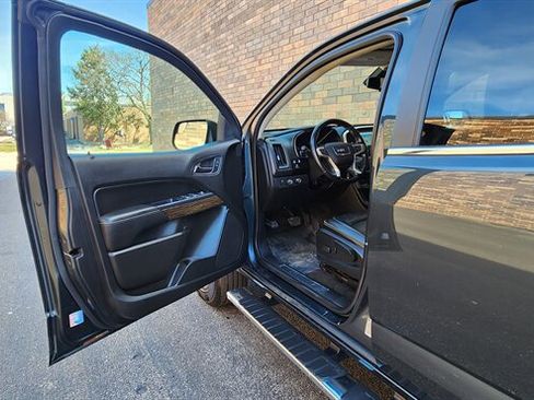 Used 2018 GMC Canyon Denali image 20