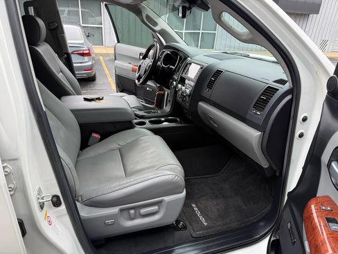 Used 2020 Toyota Sequoia Platinum AWD/4WD image 23