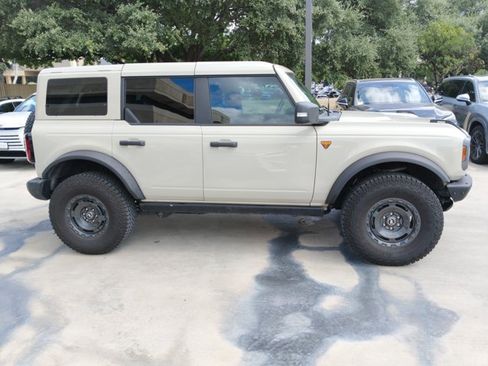 Used 2025 Ford Bronco Badlands AWD/4WD image 4