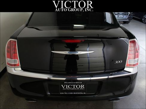 Used 2012 Chrysler 300 Limited RWD image 10