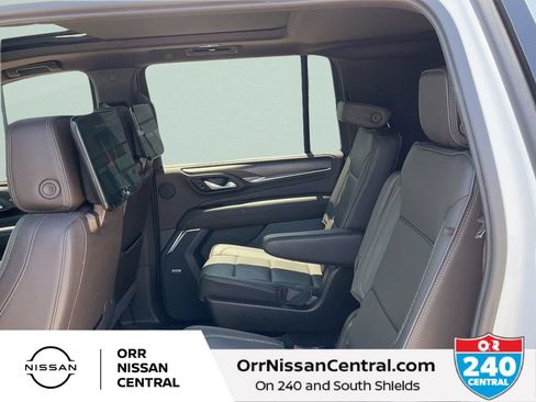 Used 2023 GMC Yukon XL Denali AWD/4WD image 14
