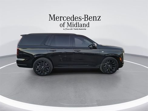 Used 2025 Cadillac Escalade Sport Platinum w/ LPO, ONYX Package image 9