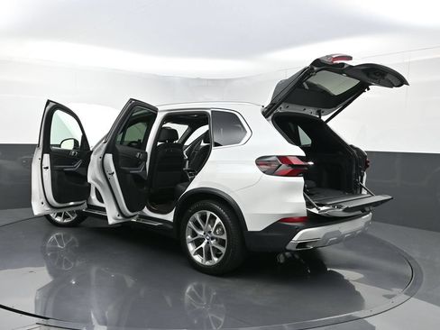 Used 2024 BMW X5 xDrive40i w/ Premium Package AWD/4WD image 40