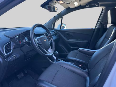 Used 2022 Chevrolet Trax LT w/ LT Convenience Package AWD/4WD image 16