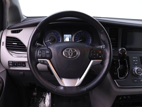 Used 2016 Toyota Sienna XLE image 12