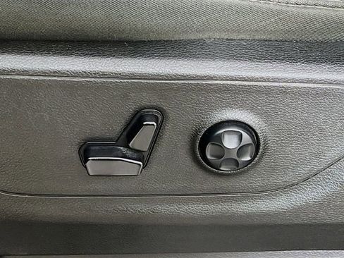 Used 2020 RAM 1500 Big Horn AWD/4WD image 11