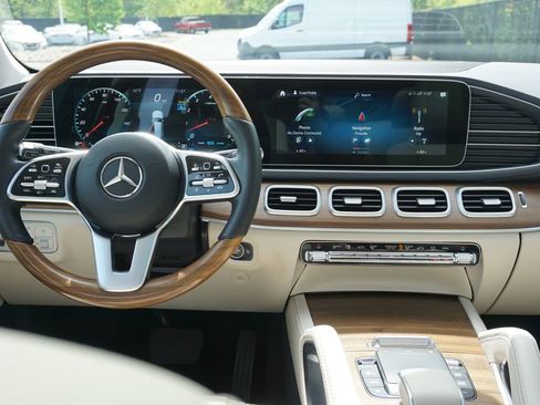 Used 2022 Mercedes-Benz GLS 450 4MATIC image 46