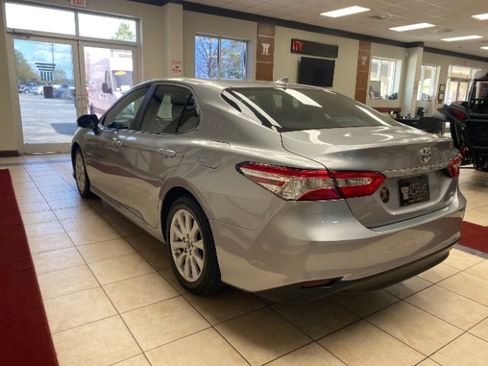 Used 2019 Toyota Camry LE w/ Convenience Package image 3