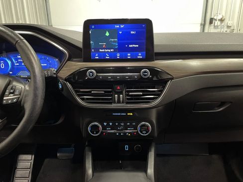 Used 2020 Ford Escape Titanium image 30