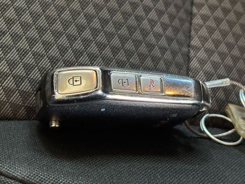 Used 2025 Kia Soul LX w/ LX Technology Package FWD image 21