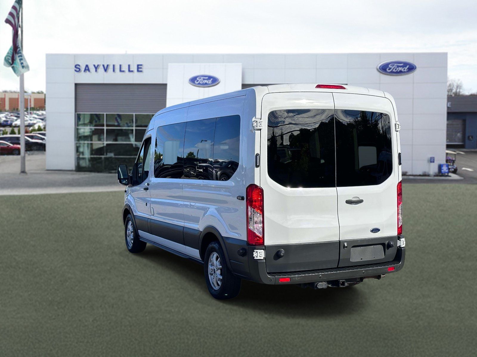 Used 2015 Ford Transit 350 XLT RWD image 4