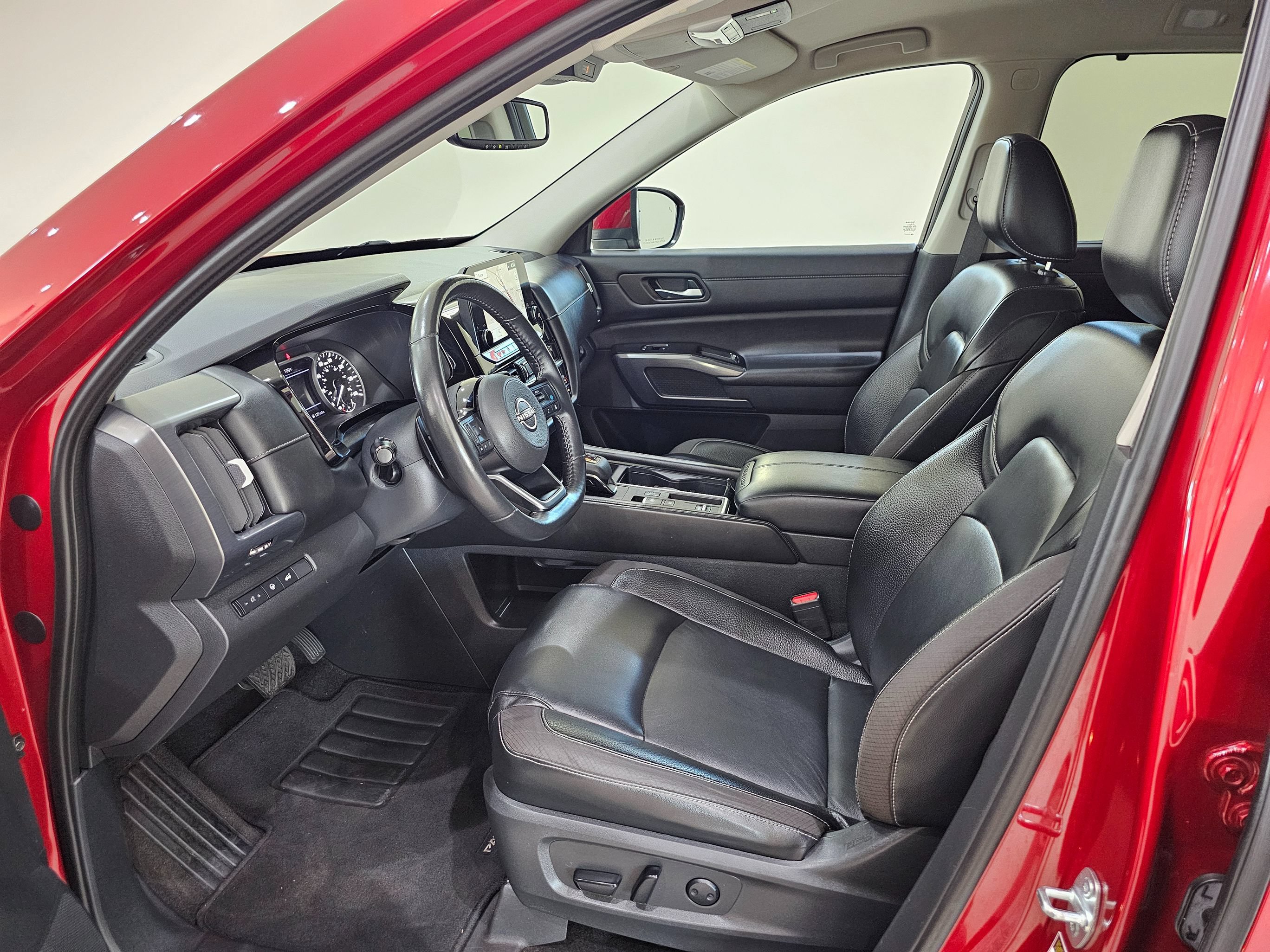 Used 2022 Nissan Pathfinder SL FWD image 14