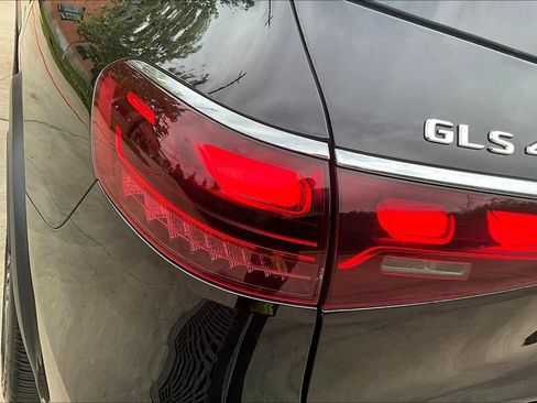 Used 2024 Mercedes-Benz GLS 450 4MATIC image 41