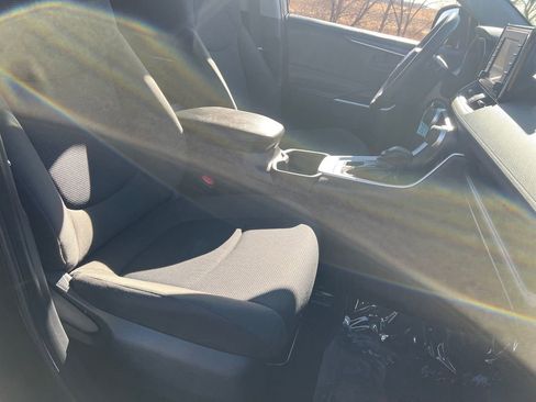 Used 2022 Toyota RAV4 LE image 25