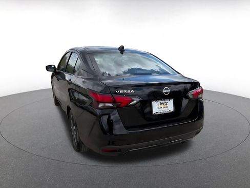 Used 2025 Nissan Versa SV FWD image 11