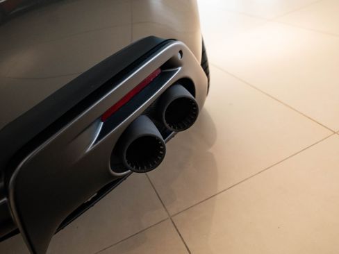 Used 2024 Ferrari Roma Spider image 12