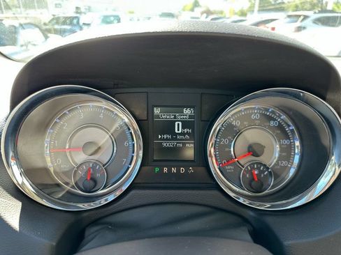 Used 2016 Chrysler Town & Country Touring FWD image 22