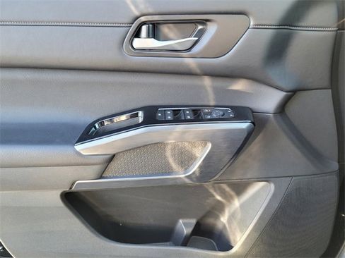 Certified 2024 Nissan Pathfinder SL w/ SL Premium Package image 26