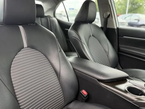 Used 2021 Toyota Camry SE FWD image 12