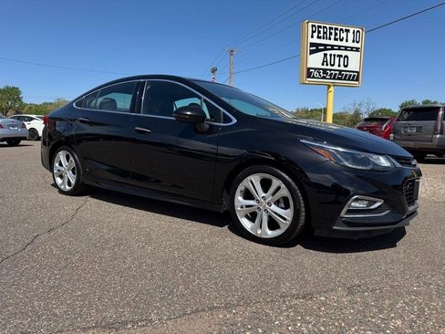 Used 2017 Chevrolet Cruze Premier FWD image 2