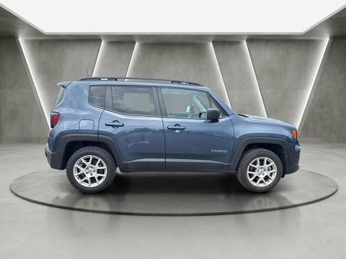 Used 2022 Jeep Renegade Latitude w/ Convenience Group AWD/4WD image 8