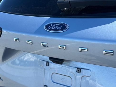 Used 2022 Ford Escape SEL w/ Technology Package AWD/4WD image 17