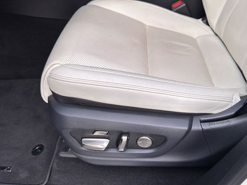 Used 2023 Lexus LX 600 4WD w/ Luxury Package image 30