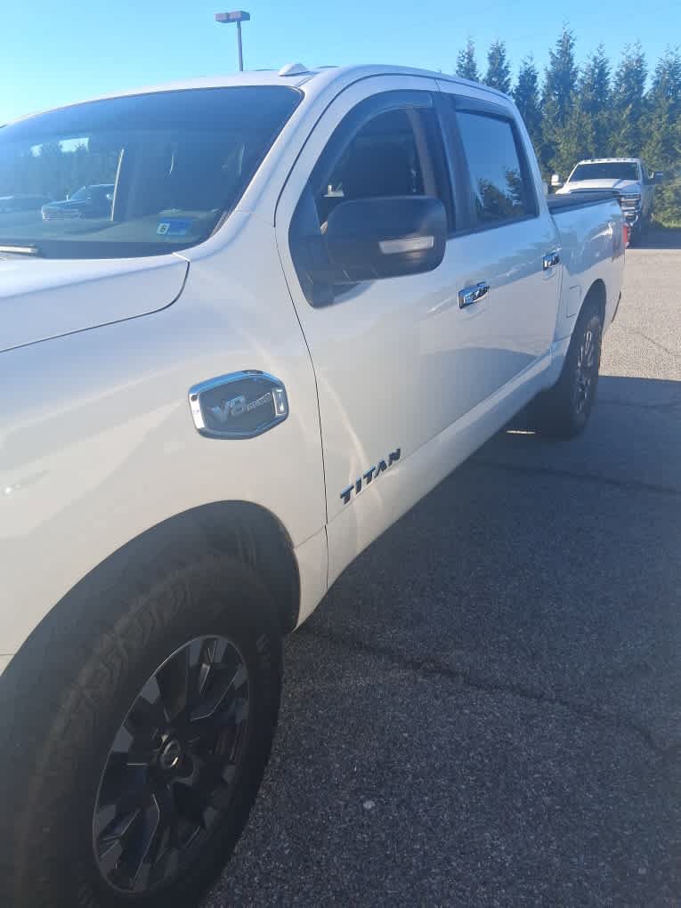 Used 2017 Nissan Titan SV AWD/4WD image 3