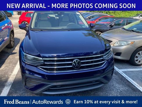Used 2023 Volkswagen Tiguan SE w/ Panoramic Sunroof Package AWD/4WD image 2