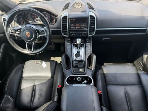 Used 2016 Porsche Cayenne image 9