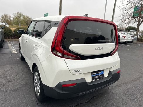 Used 2022 Kia Soul LX image 5