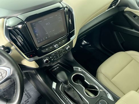 Used 2023 Chevrolet Traverse LT image 23
